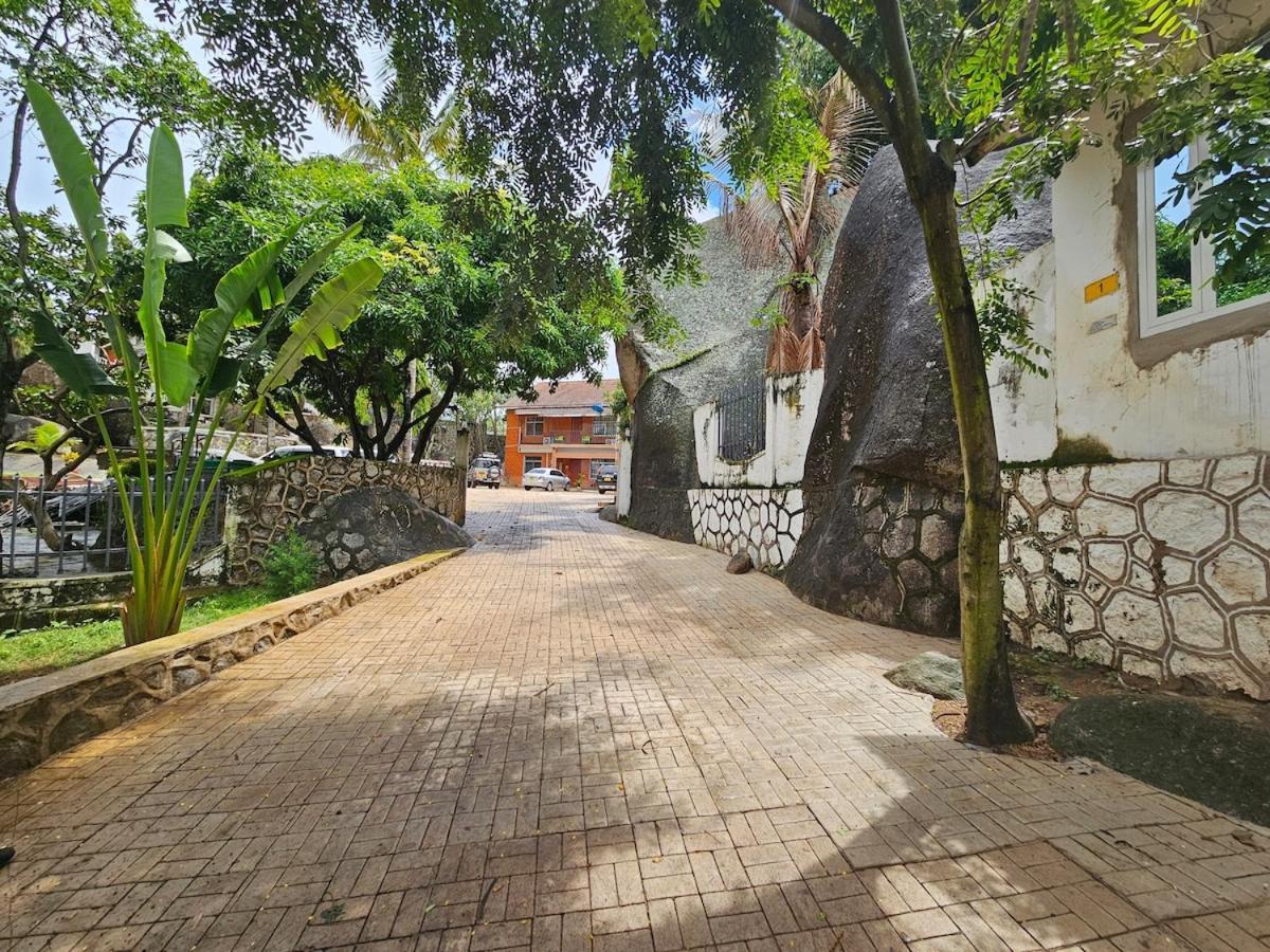Cozy Home on Rocks موانزا المظهر الخارجي الصورة